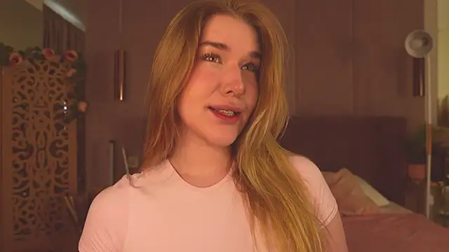 Smiley Mia online show from 05/27/26, 05:37