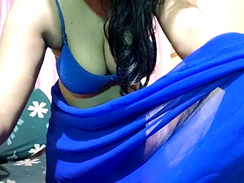 poojaxxx65 online show from 12/15/25, 11:31