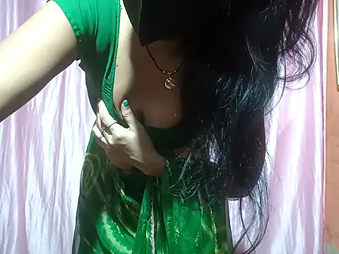 Snapshot of poojaxxx65 chatting on 03/17/25, 11:24 poojaxxx65 online show from 03/17/25, 11:24