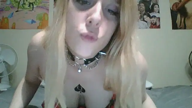 Snapshot of 420queenxo chatting on 12/02/24, 07:55 420queenxo online show from 12/02/24, 07:55