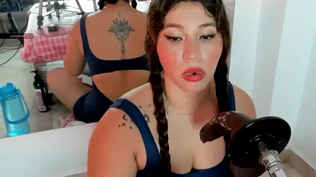 hade cute online show from 11/19/25, 07:25