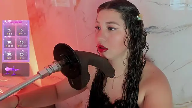 hade cute online show from 11/14/25, 04:54