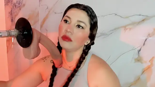 hade cute online show from 11/27/25, 08:31