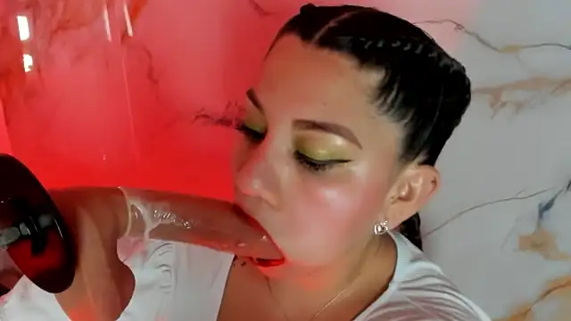 hade cute online show from 03/19/26, 05:24