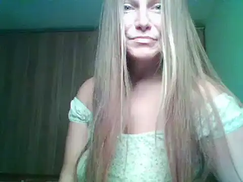 Evasapples online show from 09/15/25, 03:23