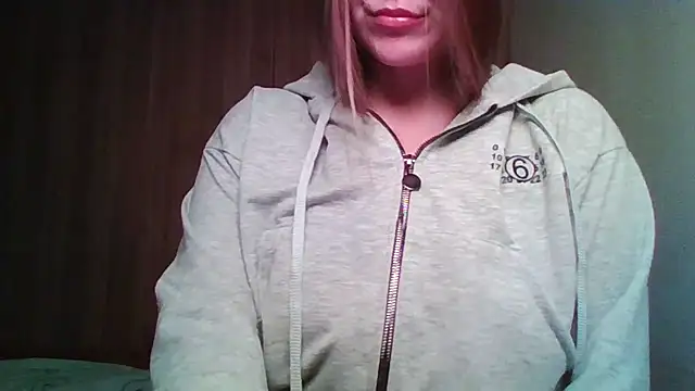 Snapshot of Evasapples chatting on 05/17/26, 07:47 Evasapples online show from 05/17/26, 07:47