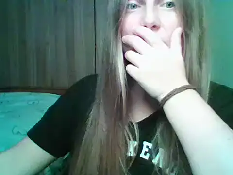 Evasapples online show from 10/27/25, 10:22