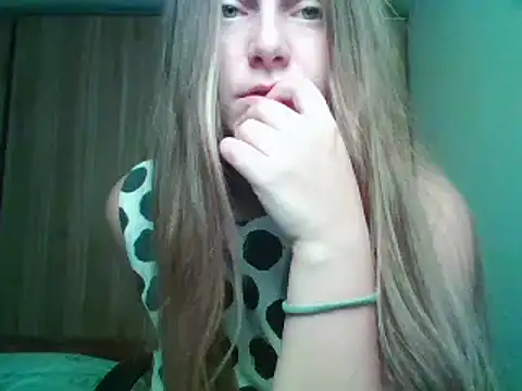 Evasapples online show from 10/26/25, 08:37