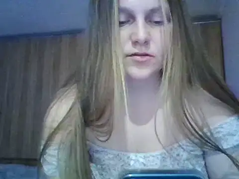 Evasapples online show from 03/04/25, 03:59