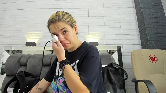 dorothy vegga online show from 12/17/25, 03:55