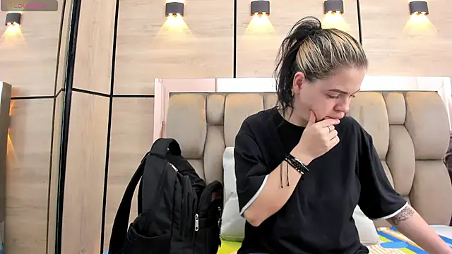 dorothy vegga online show from 12/19/25, 03:43