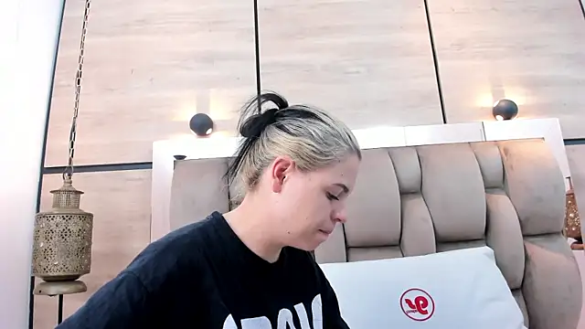 dorothy vegga online show from 04/07/26, 03:52