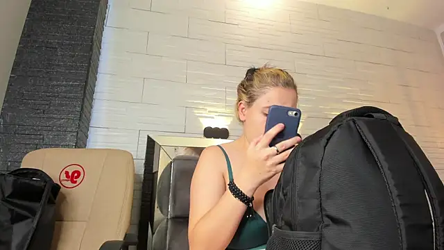 dorothy vegga online show from 11/15/25, 03:54