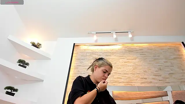 dorothy vegga online show from 04/09/26, 04:03