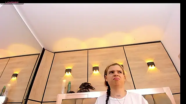 dorothy vegga online show from 12/01/25, 02:56