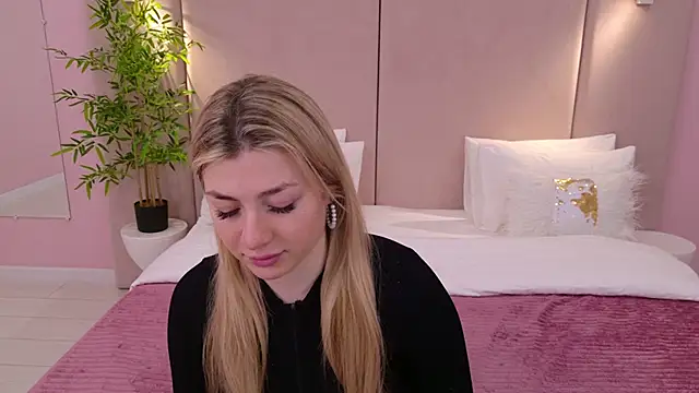 Snapshot of HelenaMorgan chatting on 02/22/25, 09:23 HelenaMorgan online show from 02/22/25, 09:23