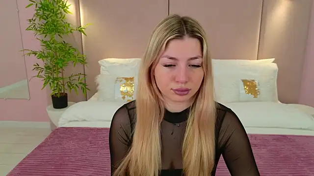 Snapshot of HelenaMorgan chatting on 03/14/25, 03:04 HelenaMorgan online show from 03/14/25, 03:04