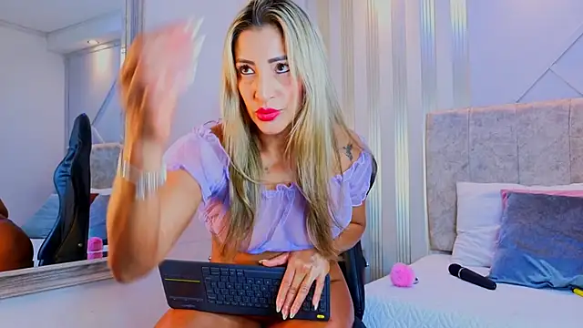 Tayra Pradit online show from 04/14/26, 07:52