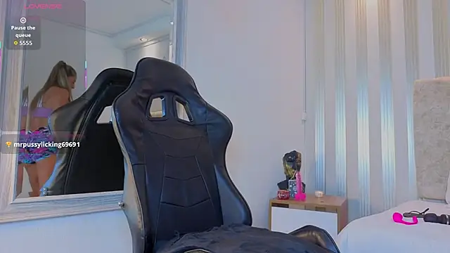 Snapshot of Tayra_Pradit chatting on 01/15/26, 07:06 Tayra Pradit online show from 01/15/26, 07:06