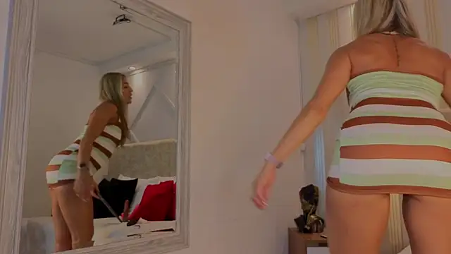 Snapshot of Tayra_Pradit chatting on 10/06/25, 09:15 Tayra Pradit online show from 10/06/25, 09:15