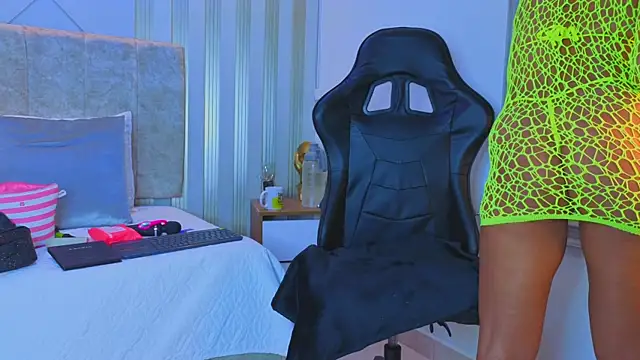 Tayra Pradit online show from 04/28/26, 07:29