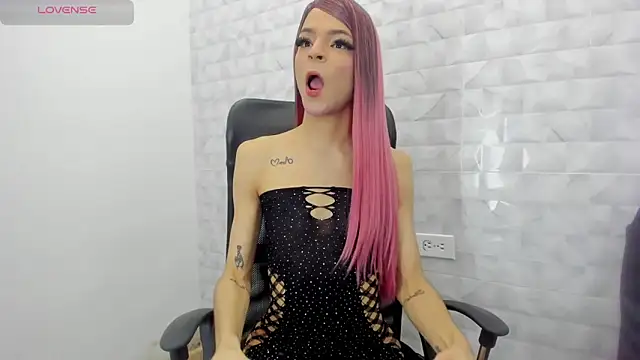 Snapshot of Realbadbxtch chatting on 03/07/25, 07:49 Realbadbxtch online show from 03/07/25, 07:49
