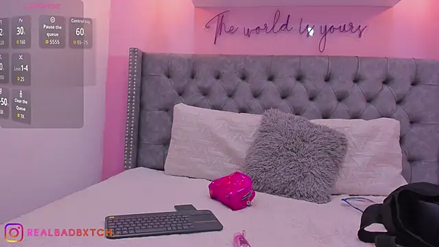 Snapshot of Realbadbxtch chatting on 02/13/26, 03:01 Realbadbxtch online show from 02/13/26, 03:01