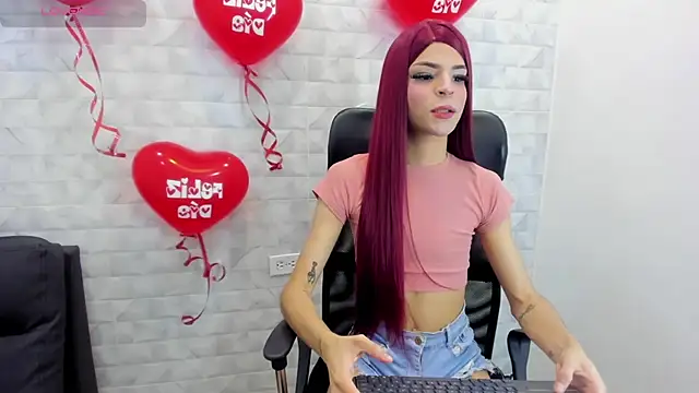 Snapshot of Realbadbxtch chatting on 02/14/25, 10:36 Realbadbxtch online show from 02/14/25, 10:36