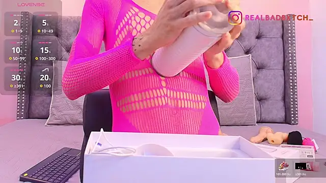 Snapshot of Realbadbxtch chatting on 01/16/26, 01:48 Realbadbxtch online show from 01/16/26, 01:48