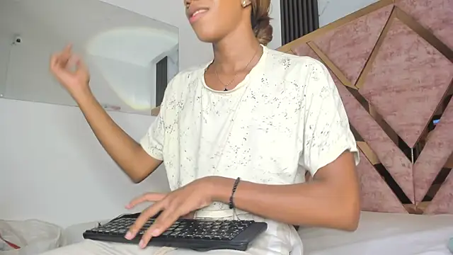 Snapshot of tifany_bigdick chatting on 10/03/25, 06:42 tifany bigdick online show from 10/03/25, 06:42