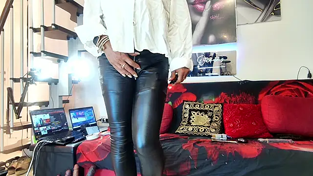 Snapshot of Jbisex chatting on 05/31/26, 01:33 Jbisex online show from 05/31/26, 01:33