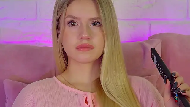 MilanaBalmain online show from 01/17/26, 04:38