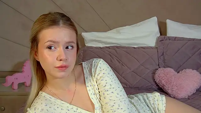 MilanaBalmain online show from 03/10/26, 04:38