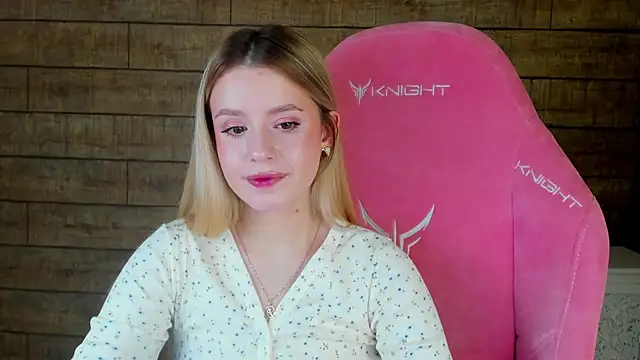 MilanaBalmain online show from 03/04/26, 04:26