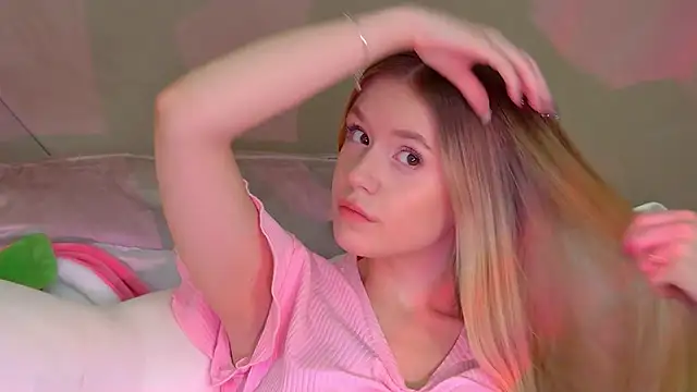 MilanaBalmain online show from 11/15/25, 06:06