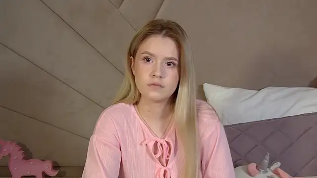 MilanaBalmain online show from 03/25/26, 04:39