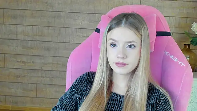 MilanaBalmain online show from 10/04/25, 04:25