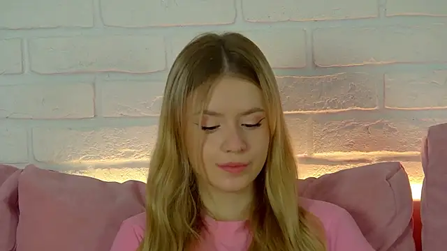 MilanaBalmain online show from 09/21/25, 04:06