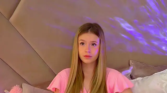 MilanaBalmain online show from 09/30/25, 04:29