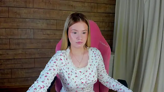 MilanaBalmain online show from 03/23/26, 04:34