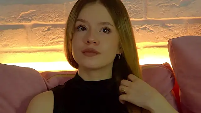 MilanaBalmain online show from 12/01/25, 04:46