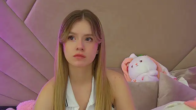 MilanaBalmain online show from 11/12/25, 04:11