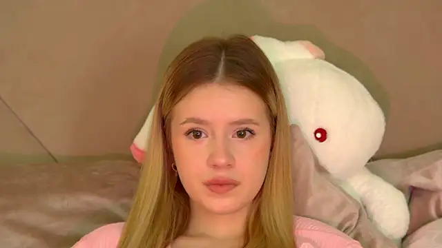 MilanaBalmain online show from 10/31/25, 04:31