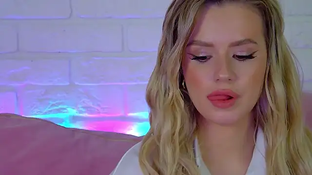 MilanaBalmain online show from 03/11/26, 04:12