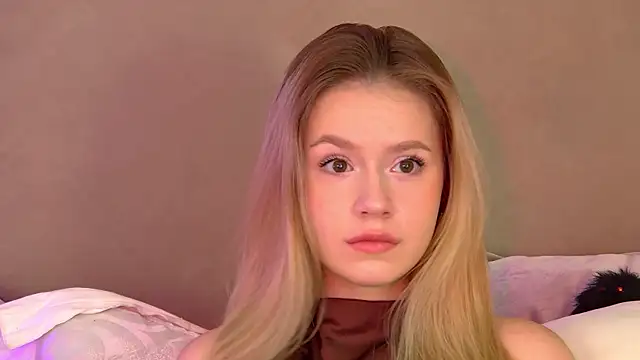 MilanaBalmain online show from 10/25/25, 04:11