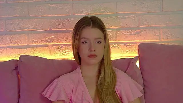 MilanaBalmain online show from 11/10/25, 04:28