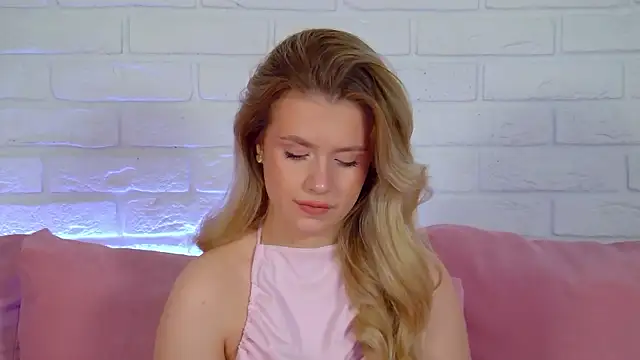 MilanaBalmain online show from 04/11/26, 04:20