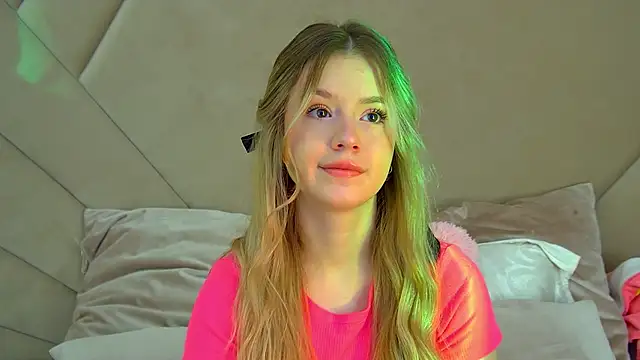 MilanaBalmain online show from 10/13/25, 04:14