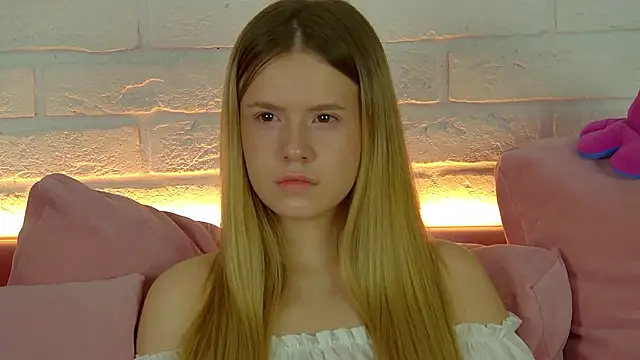 MilanaBalmain online show from 12/02/25, 04:58