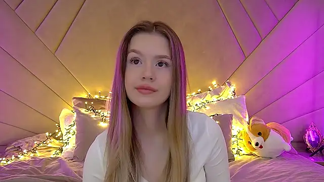 MilanaBalmain online show from 03/19/25, 10:42